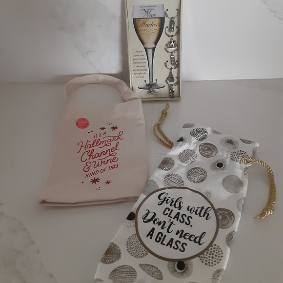 🆕️ Wine Bags and Wine Glass Charm Markers Gift Set - Picture 3 of 13